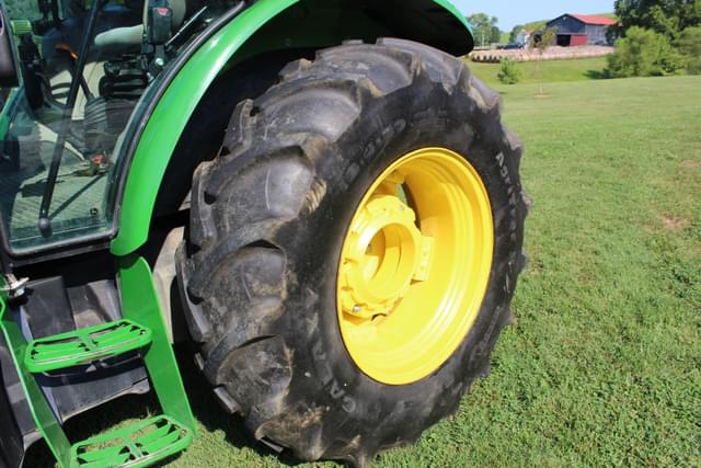 Image of John Deere 5100E equipment image 2