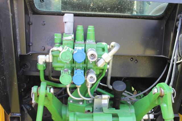 Image of John Deere 5100E equipment image 4