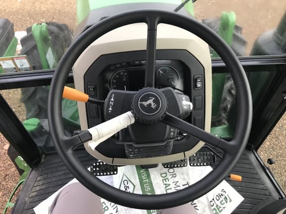 Image of John Deere 5100E equipment image 4