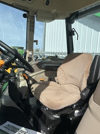 Image of John Deere 5100E equipment image 4
