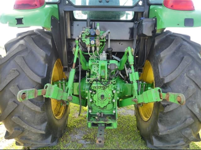 Image of John Deere 5100E equipment image 4