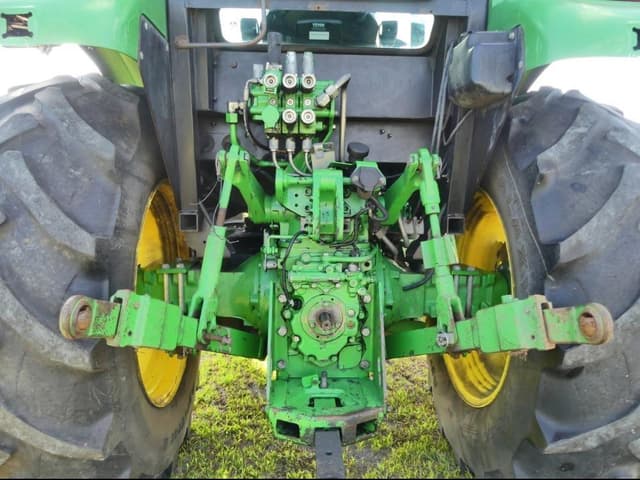 Image of John Deere 5100E equipment image 4