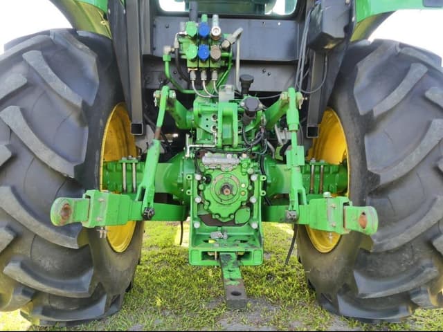 Image of John Deere 5100E equipment image 4