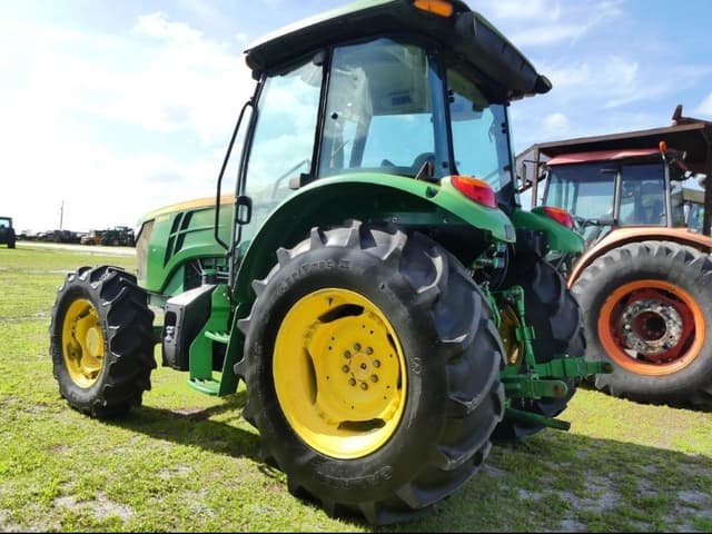 Image of John Deere 5100E equipment image 3