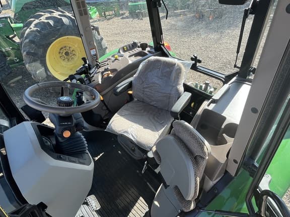 Image of John Deere 5100E equipment image 3