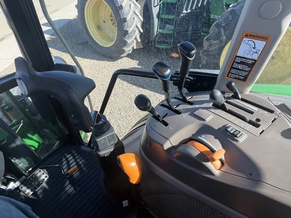 Image of John Deere 5100E equipment image 4