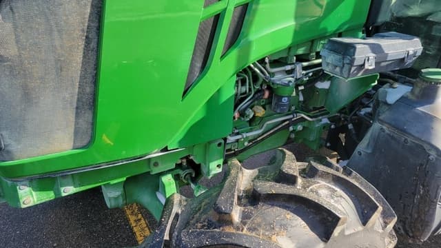 Image of John Deere 5100E equipment image 3