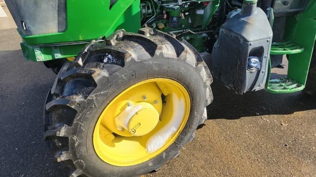 Image of John Deere 5100E equipment image 2