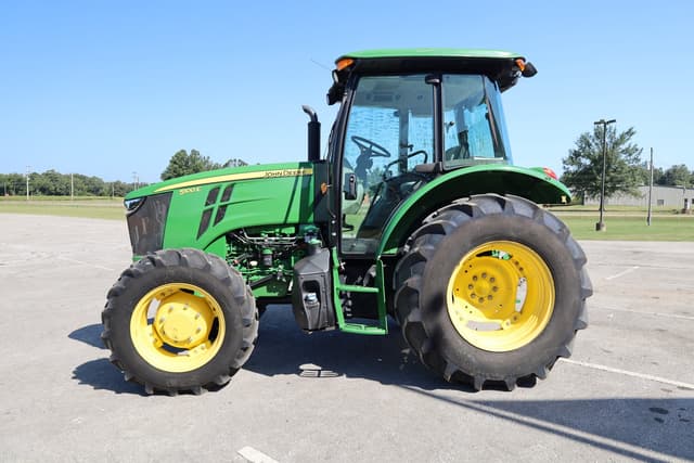 Image of John Deere 5100E equipment image 2