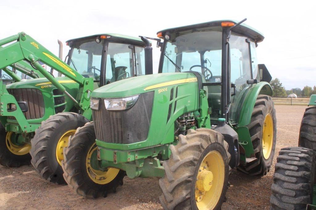 John Deere 5100E Equipment Image0