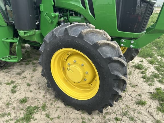 Image of John Deere 5100E equipment image 1