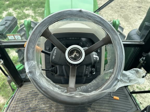 Image of John Deere 5100E equipment image 4