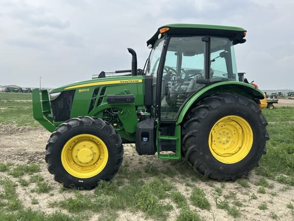 Image of John Deere 5100E equipment image 3