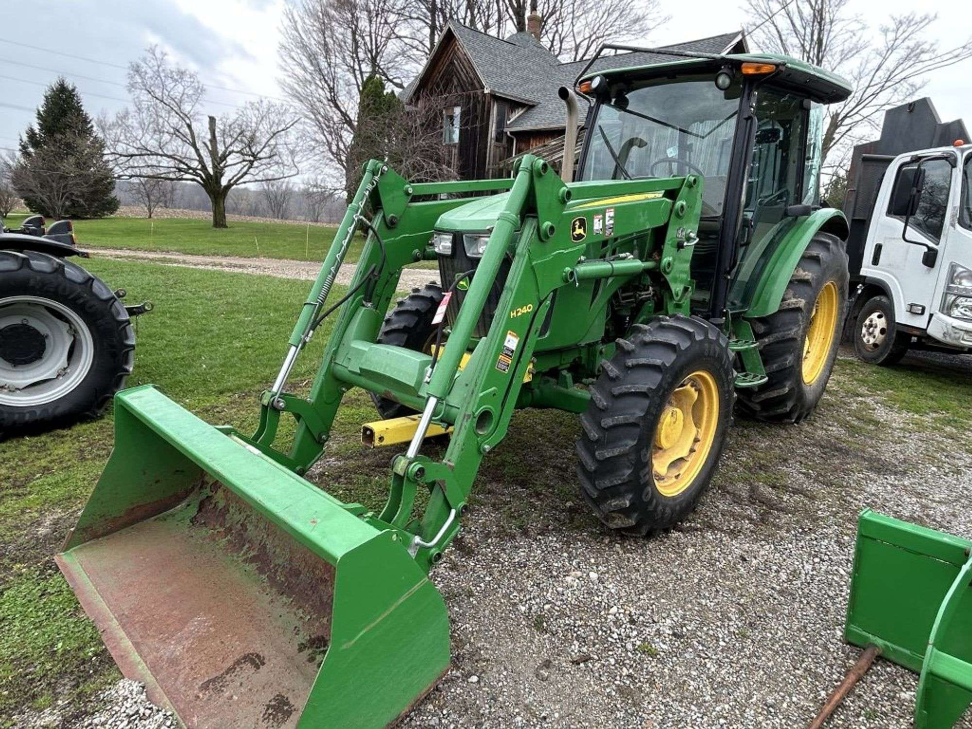 John Deere 5100E Equipment Image0