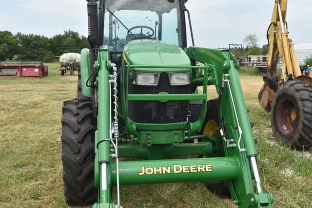 Image of John Deere 5100E equipment image 4