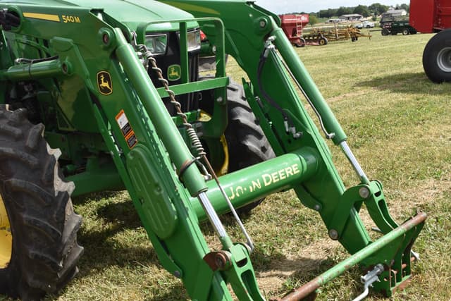 Image of John Deere 5100E equipment image 4