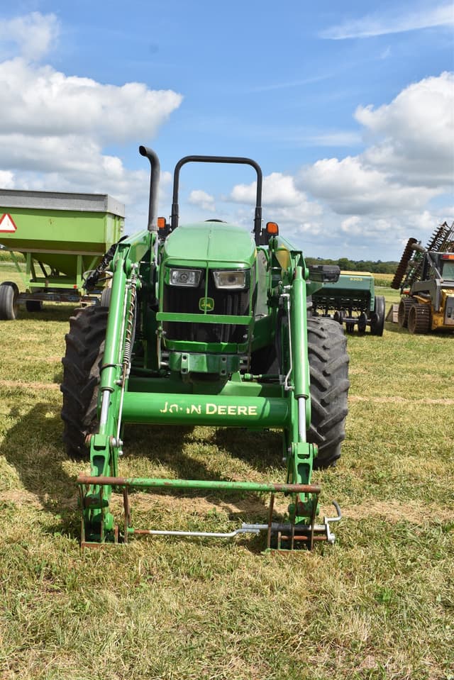 Image of John Deere 5100E equipment image 1