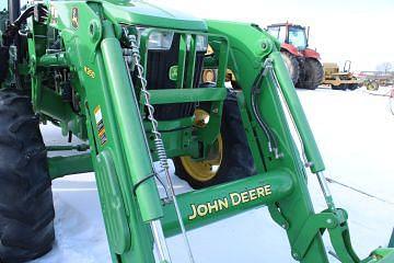 Image of John Deere 5100E equipment image 4