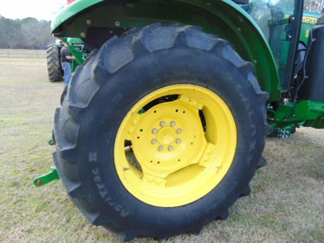 Image of John Deere 5100E equipment image 2