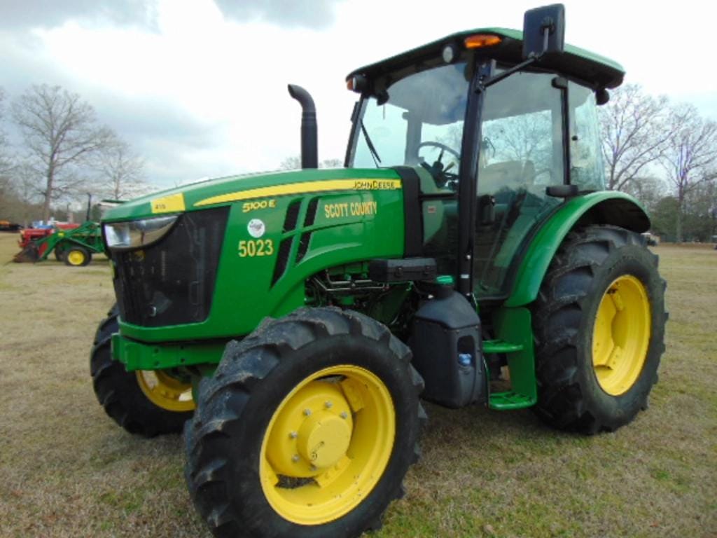 John Deere 5100E Equipment Image0