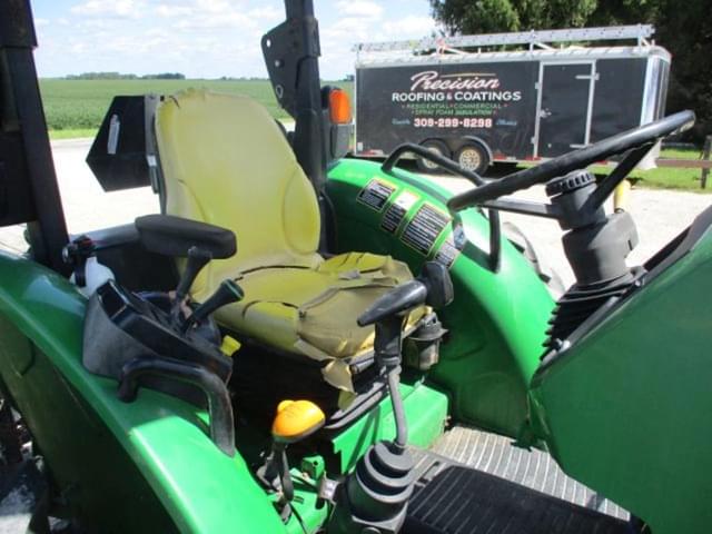 Image of John Deere 5100E equipment image 3
