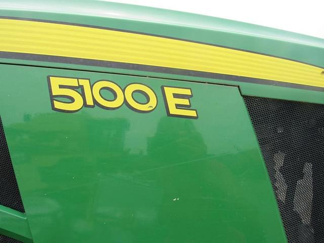 Image of John Deere 5100E equipment image 4