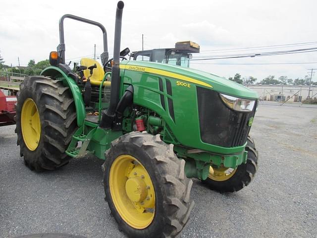 Image of John Deere 5100E equipment image 3