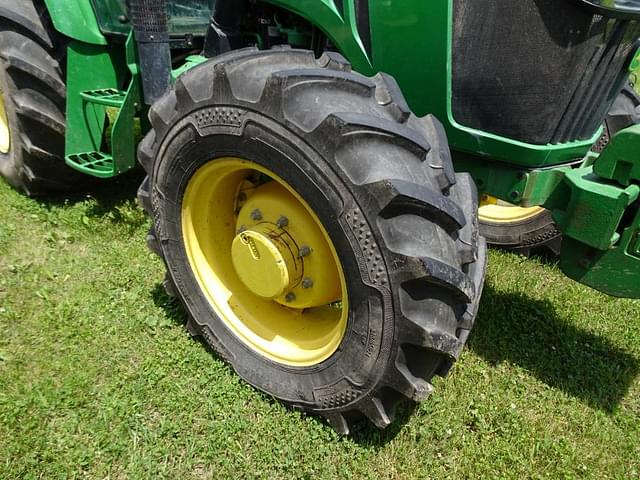 Image of John Deere 5100M equipment image 3