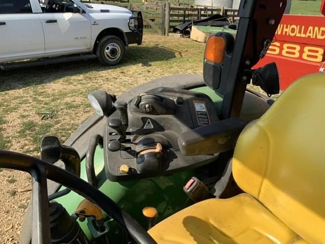 Image of John Deere 5100M equipment image 4