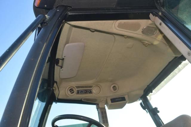 Image of John Deere 5101E equipment image 4