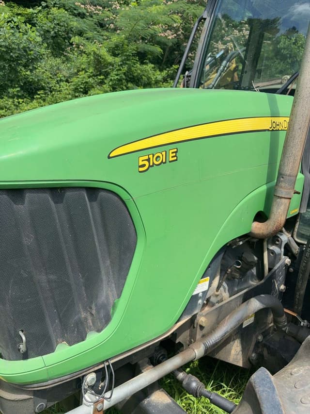 Image of John Deere 5101E equipment image 2