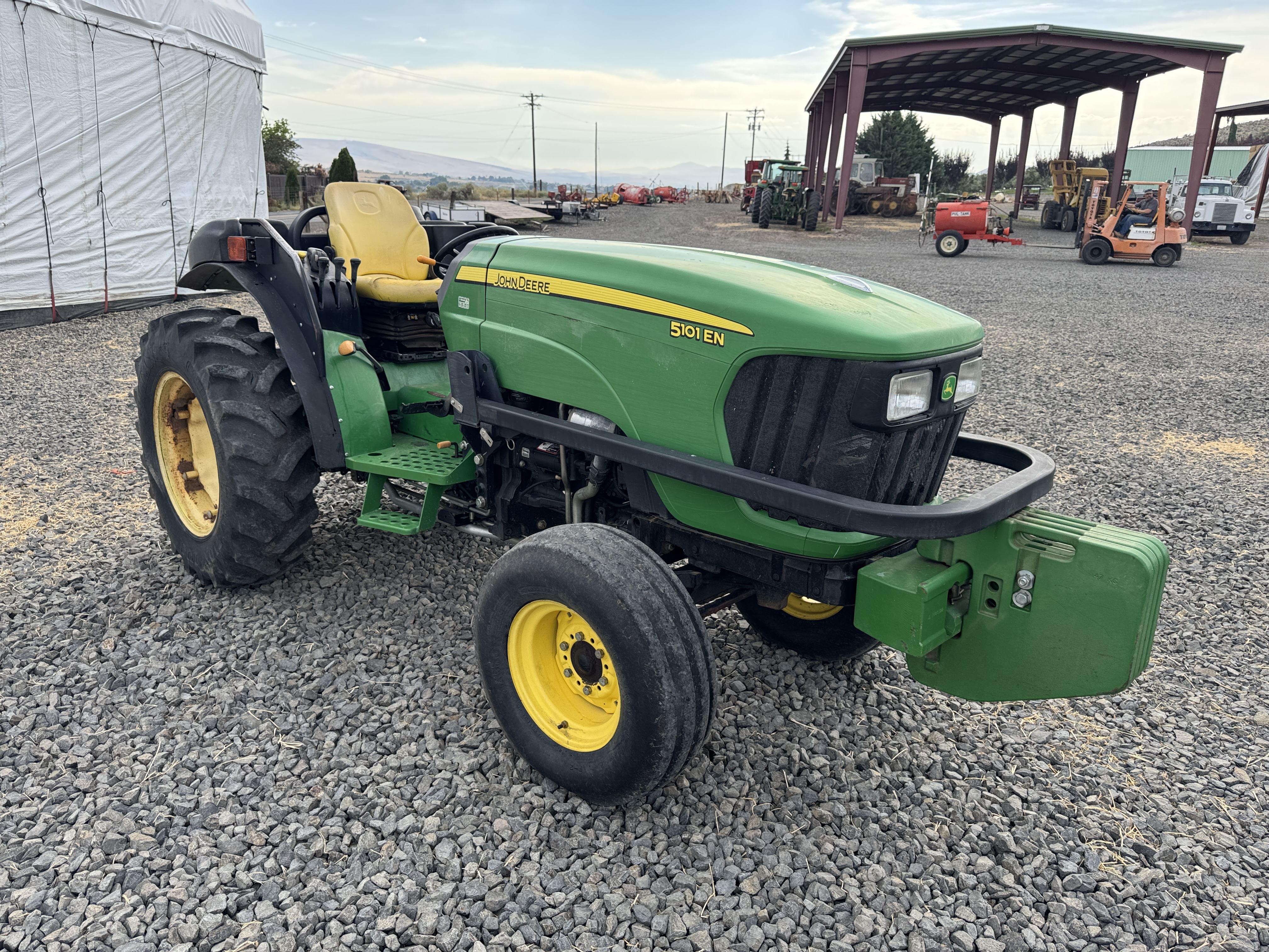 John Deere 5101EN Equipment Image0