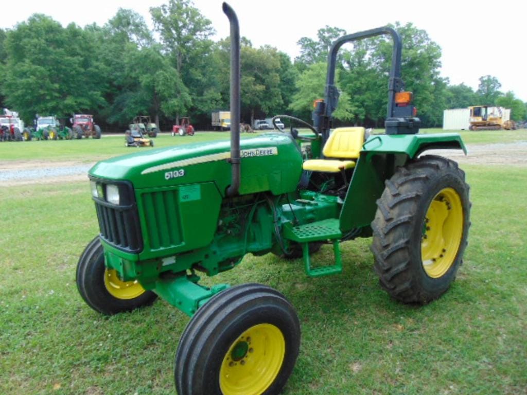 John Deere 5103 Equipment Image0