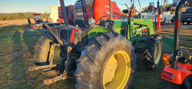Image of John Deere 5105 equipment image 4