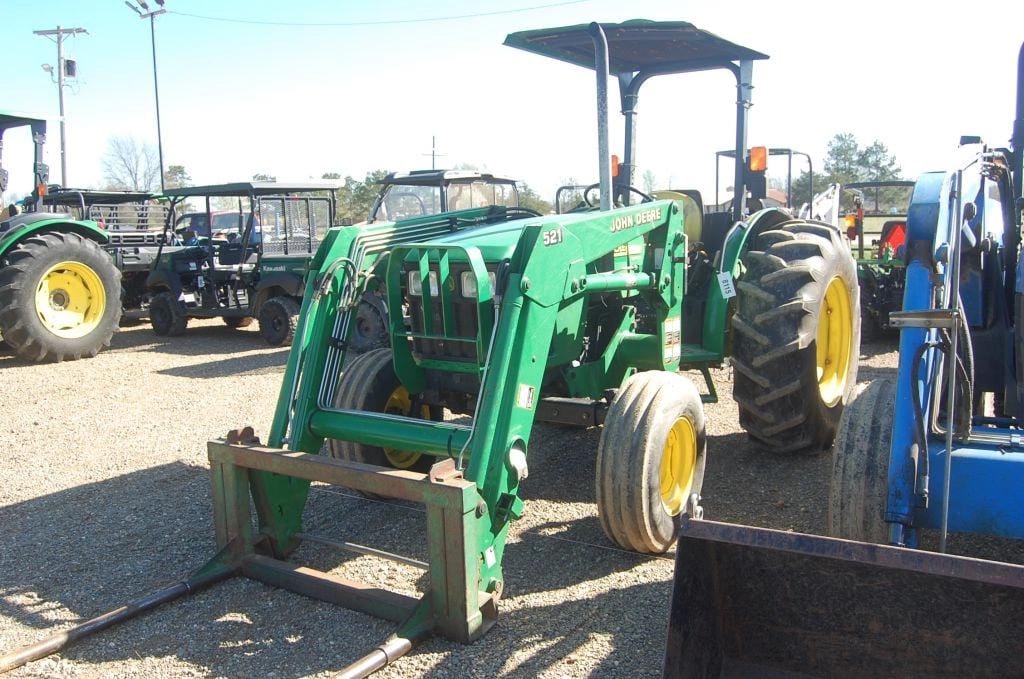John Deere 5105 Equipment Image0