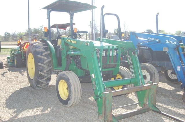Image of John Deere 5105 equipment image 3