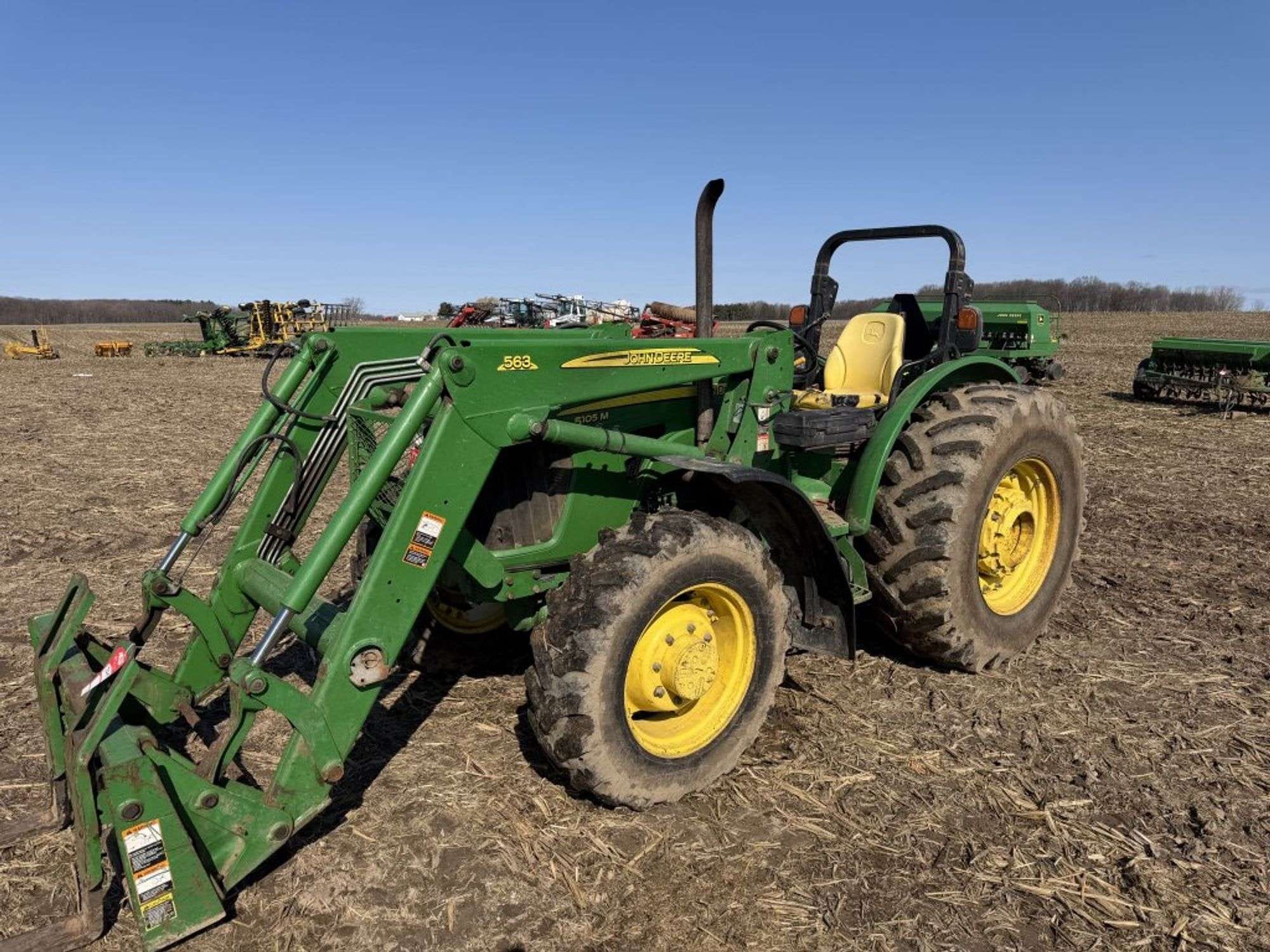John Deere 5105M Equipment Image0