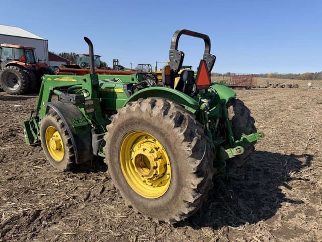 Image of John Deere 5105M equipment image 2
