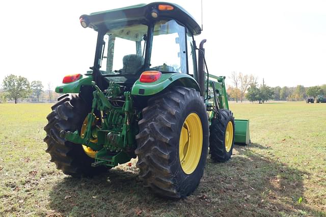 Image of John Deere 5115M equipment image 4