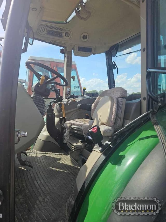 Image of John Deere 5115M equipment image 3