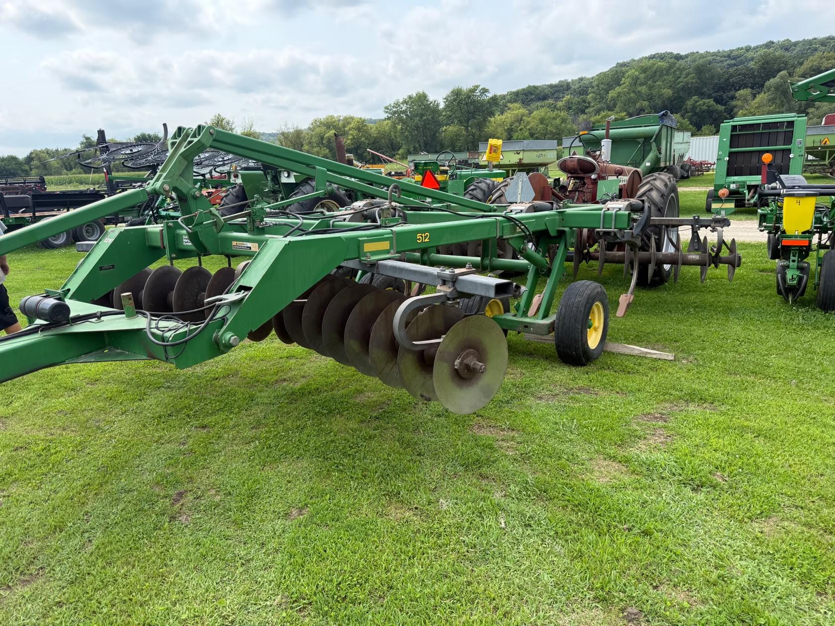 John Deere 512 Equipment Image0