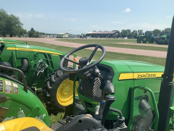 Image of John Deere 5120M equipment image 2