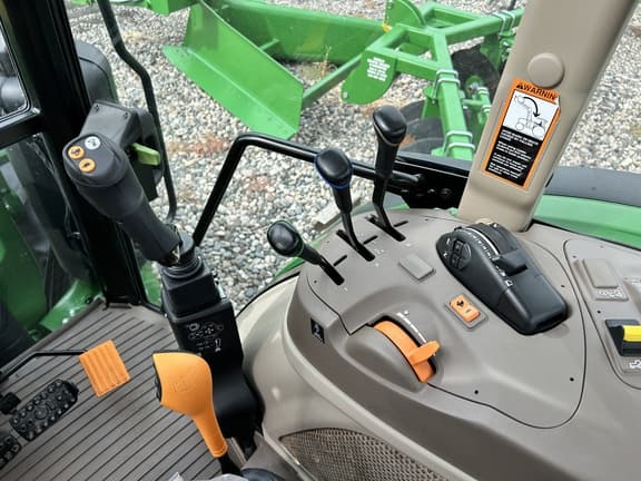 Image of John Deere 5120M equipment image 3