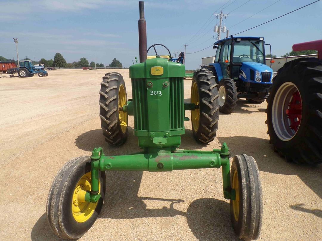 Image of John Deere 520 Image 1