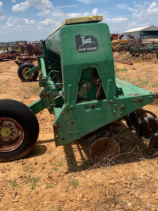 Image of John Deere 520 equipment image 1