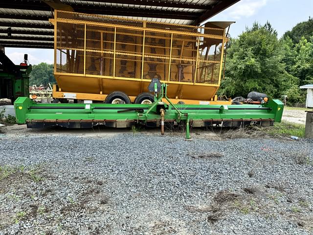 Image of John Deere 520 equipment image 1