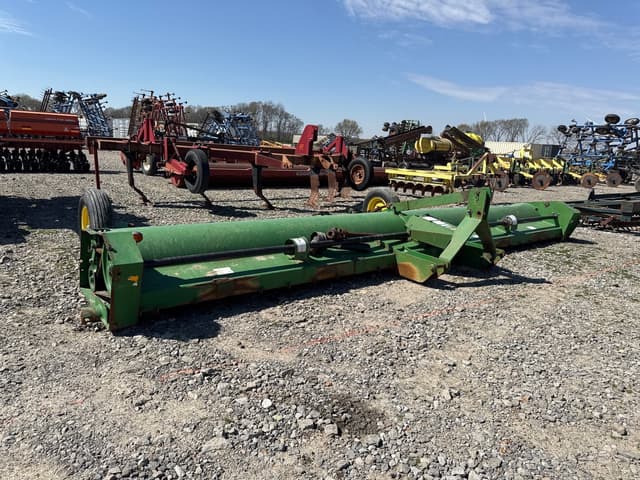 Image of John Deere 520 equipment image 1