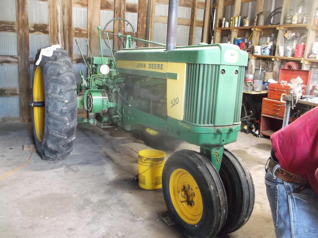 Image of John Deere 520 Image 0