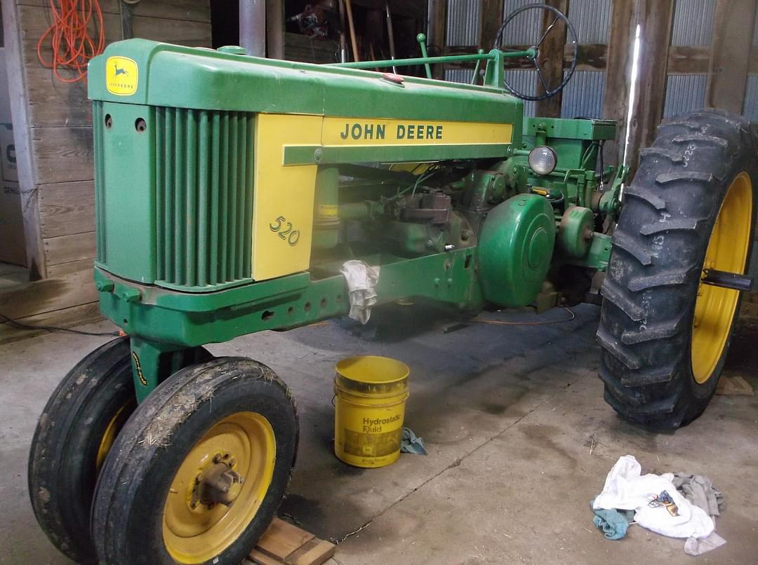 Image of John Deere 520 Image 1