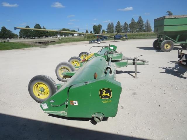 Image of John Deere 520 equipment image 1